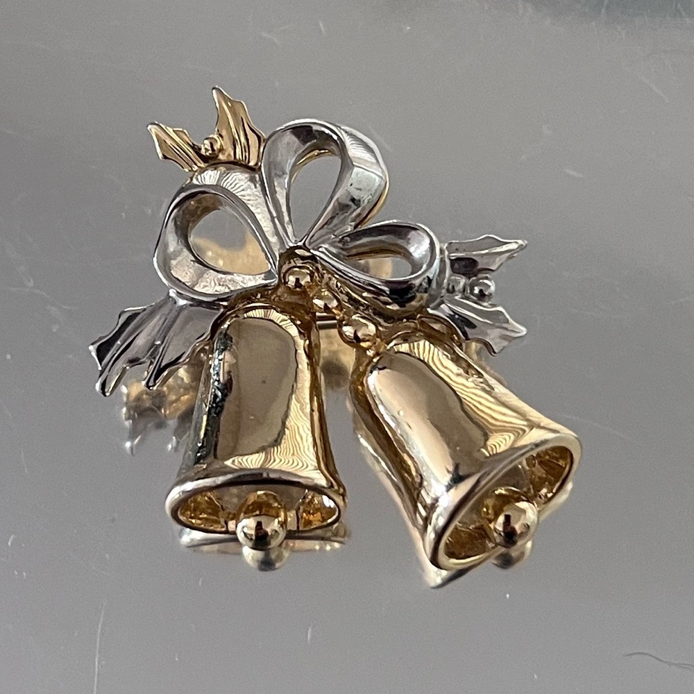 BROOCH Holiday Gold and Silver Bells with Bows